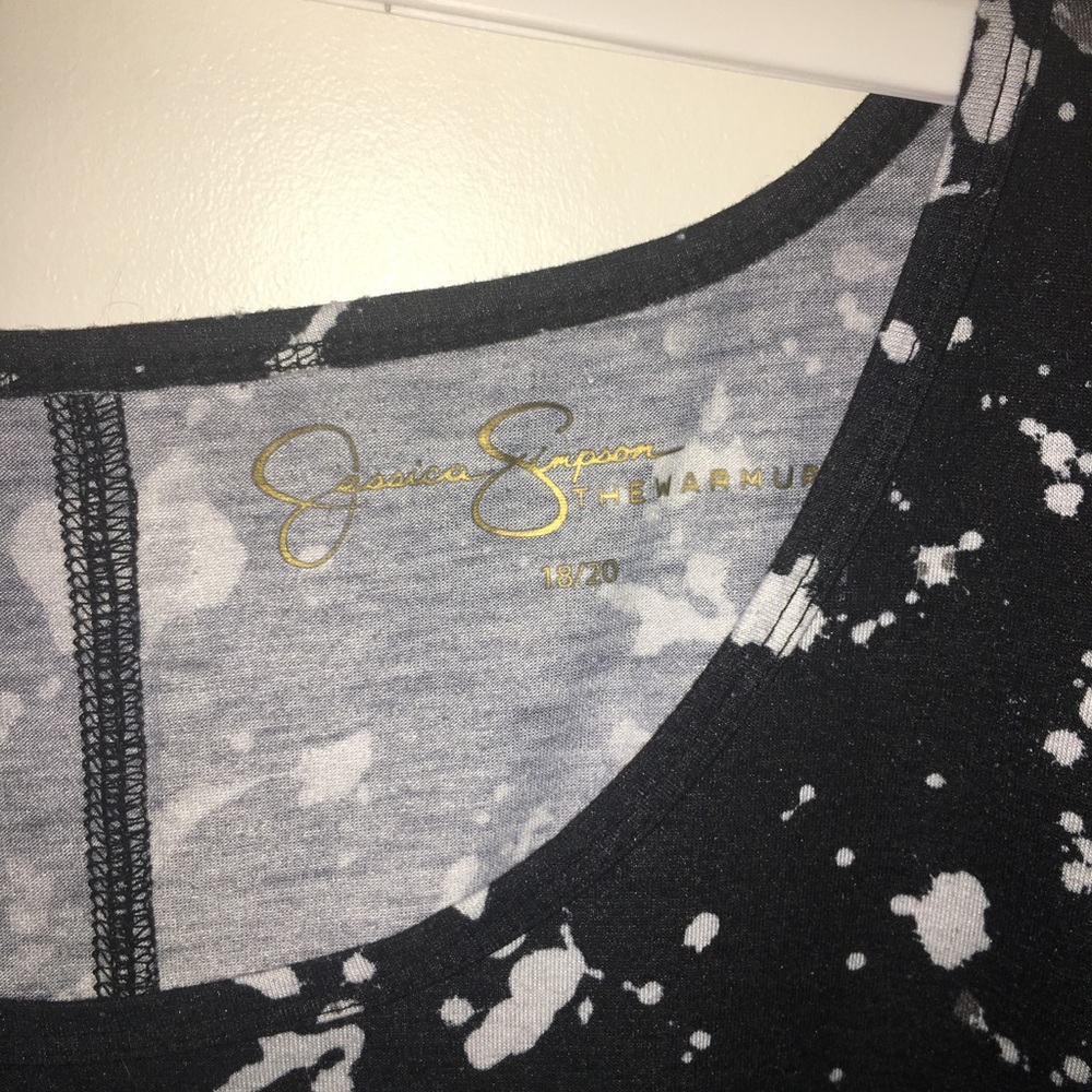 Graphic Print Work Out Tee - Picture 2 of 5